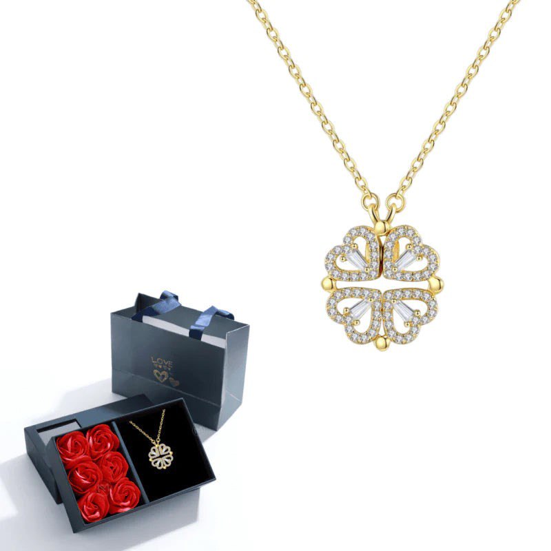 Colar Trevo de Corações com Caixa Rosas Eternas
